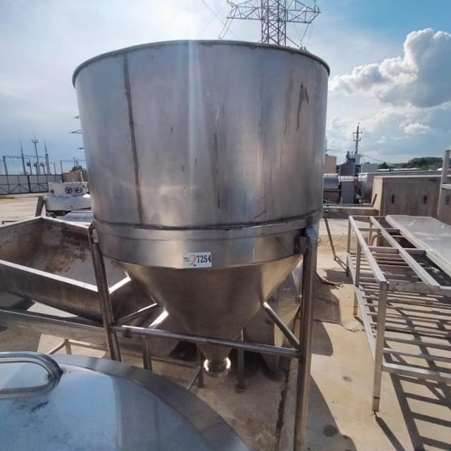 Емкость конус 700л инв.7254