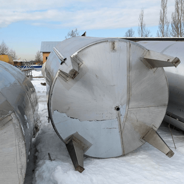 Емкость 15куб.м с боковым люком е.1817