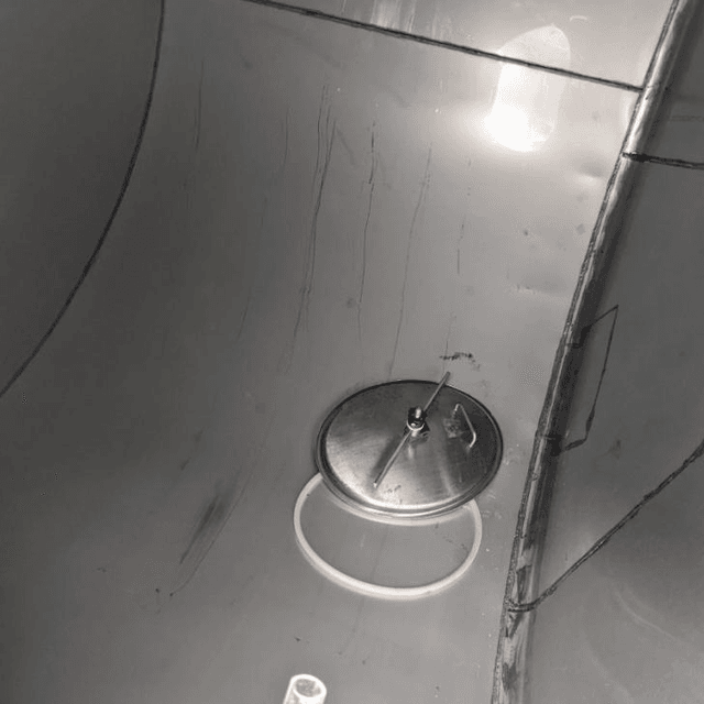 Емкость 15куб.м с боковым люком е.1817