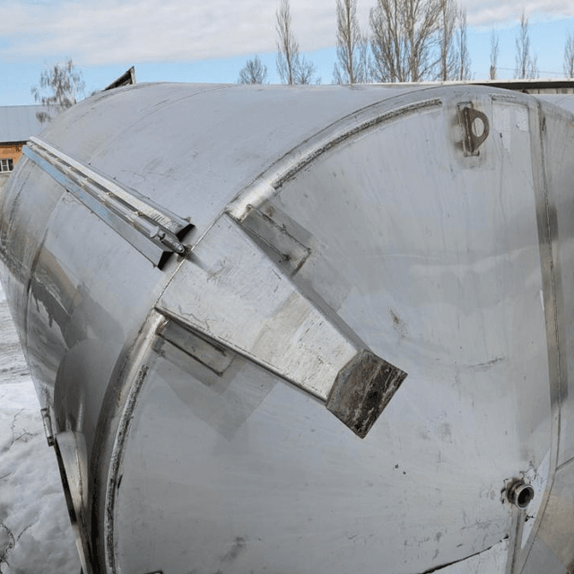 Емкость 15куб.м с боковым люком е.1817