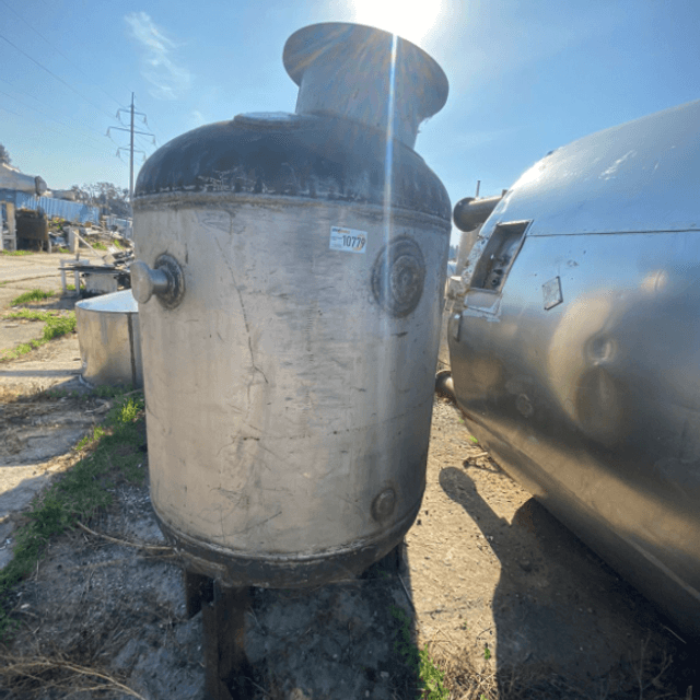 Емкость толстостенная 1000л инв.10779