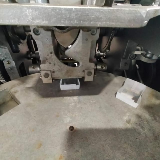 Фасовщик сладкой творожной массы М6-АР2С пачка 100гр инв.8055