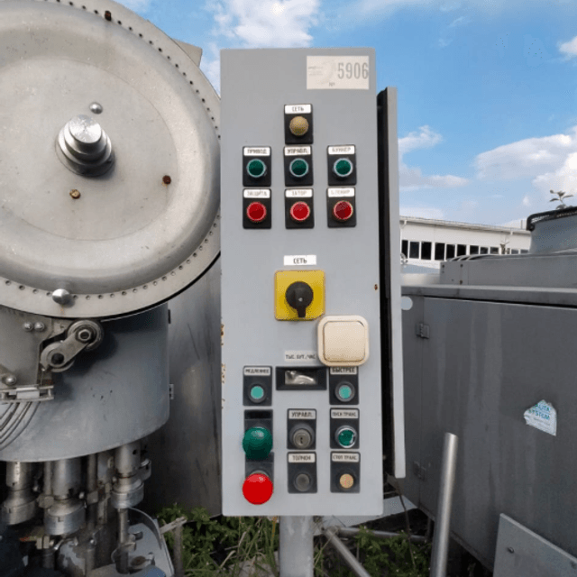 Розливо-укупорочный автомат ЛПМ2-200ПЭТ1 инв.5906