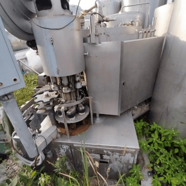 Розливо-укупорочный автомат ЛПМ2-200ПЭТ1 инв.5906