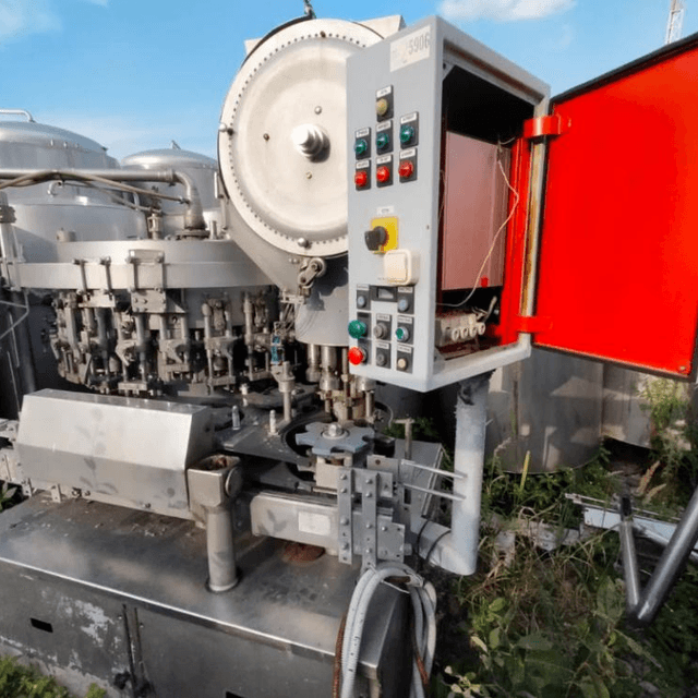 Розливо-укупорочный автомат ЛПМ2-200ПЭТ1 инв.5906