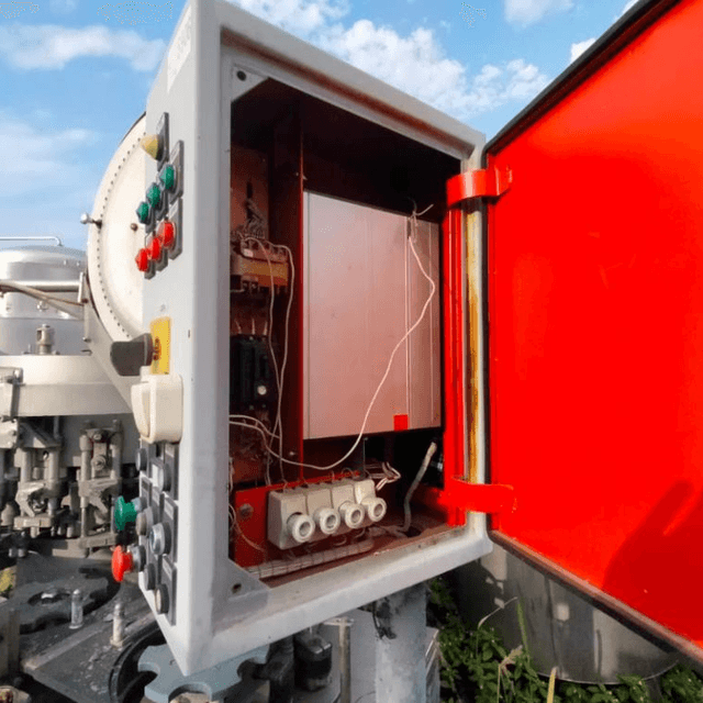 Розливо-укупорочный автомат ЛПМ2-200ПЭТ1 инв.5906