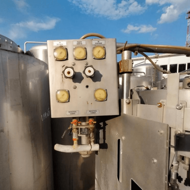 Розливо-укупорочный автомат ЛПМ2-200ПЭТ1 инв.5906