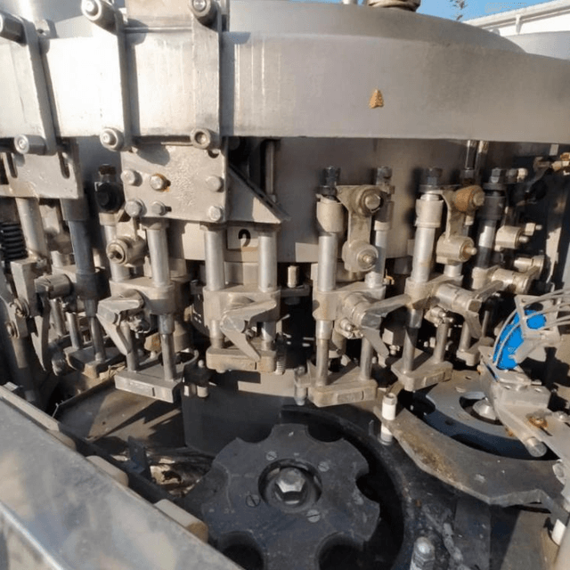 Розливо-укупорочный автомат ЛПМ2-200ПЭТ1 инв.5906