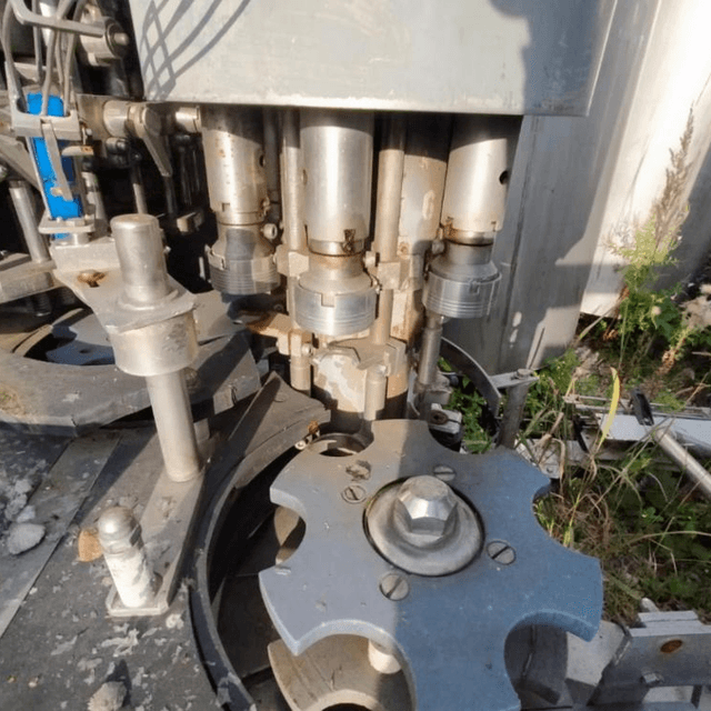 Розливо-укупорочный автомат ЛПМ2-200ПЭТ1 инв.5906