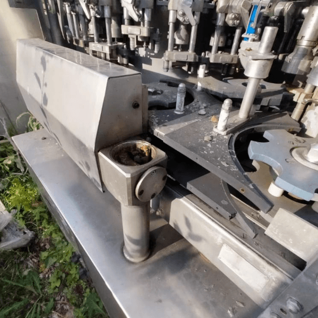 Розливо-укупорочный автомат ЛПМ2-200ПЭТ1 инв.5906