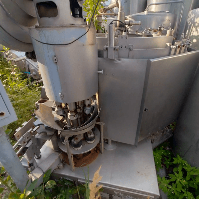 Розливо-укупорочный автомат ЛПМ2-200ПЭТ1 инв.5906