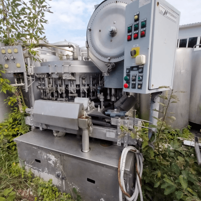 Розливо-укупорочный автомат ЛПМ2-200ПЭТ1 инв.5906