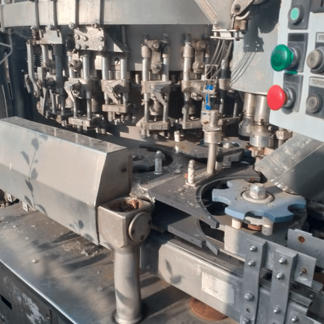 Розливо-укупорочный автомат ЛПМ2-200ПЭТ1 инв.5906