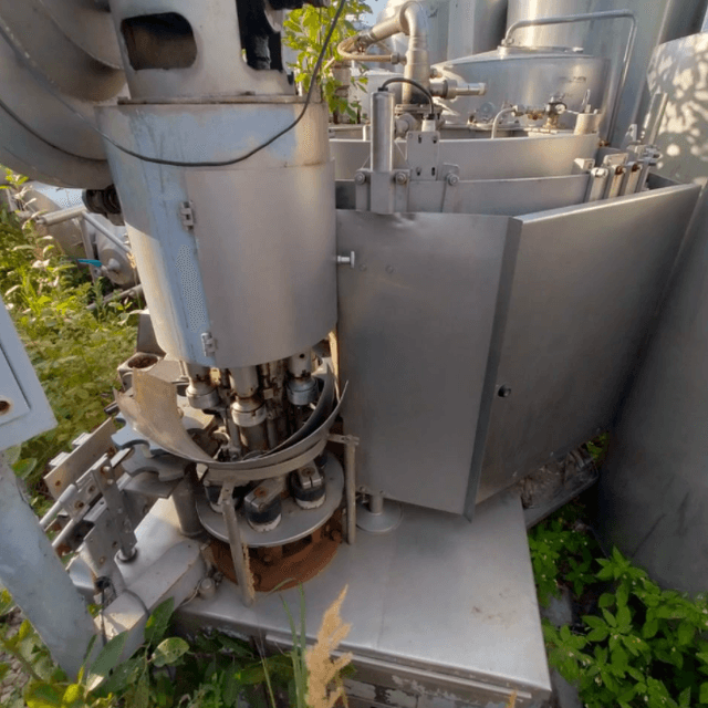 Розливо-укупорочный автомат ЛПМ2-200ПЭТ1 инв.5906