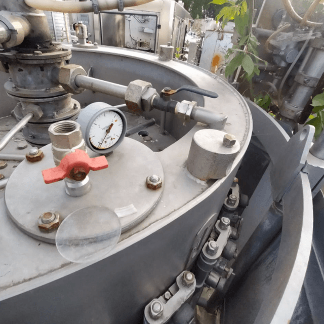 Розливо-укупорочный автомат ЛПМ2-200ПЭТ1 инв.5906