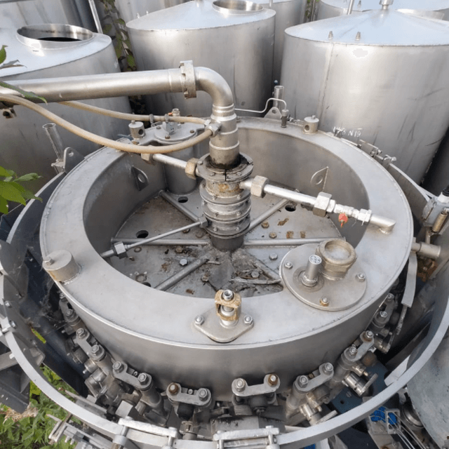 Розливо-укупорочный автомат ЛПМ2-200ПЭТ1 инв.5906