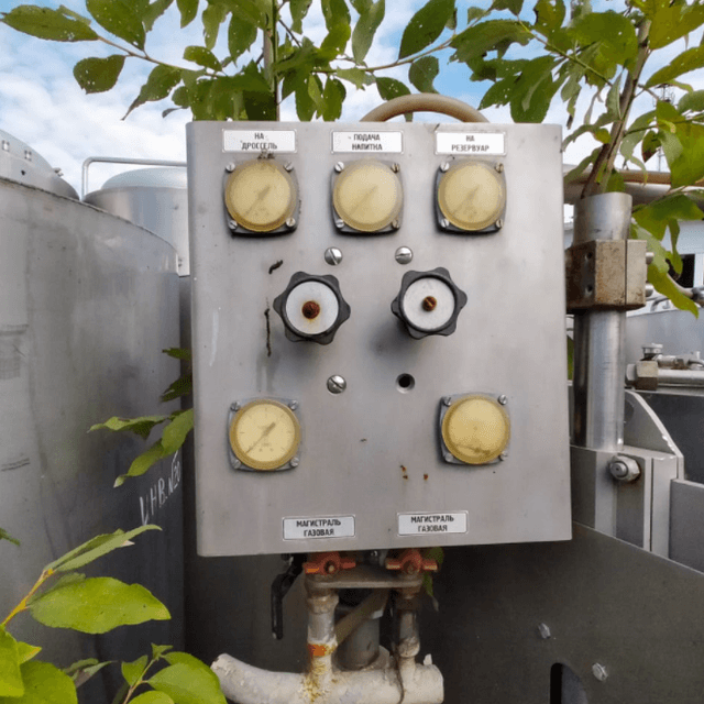 Розливо-укупорочный автомат ЛПМ2-200ПЭТ1 инв.5906