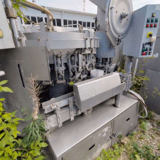 Розливо-укупорочный автомат ЛПМ2-200ПЭТ1 инв.5906