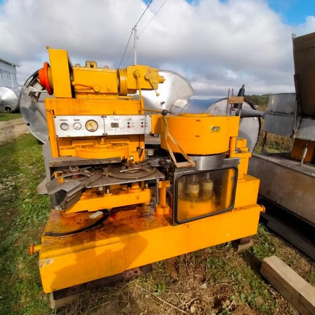 Закатка жестяной банки Б4-КЗК-84 инв.9156