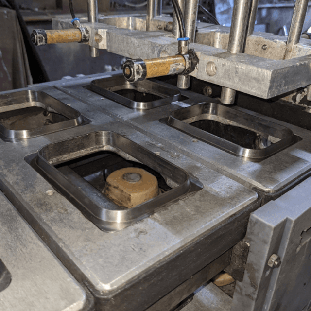 Фасовочно-упаковочная машина в ванночки Паст Пак 2Л е.2004