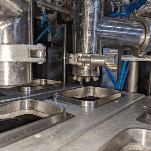 Фасовочно-упаковочная машина в ванночки Паст Пак 2Л е.2004