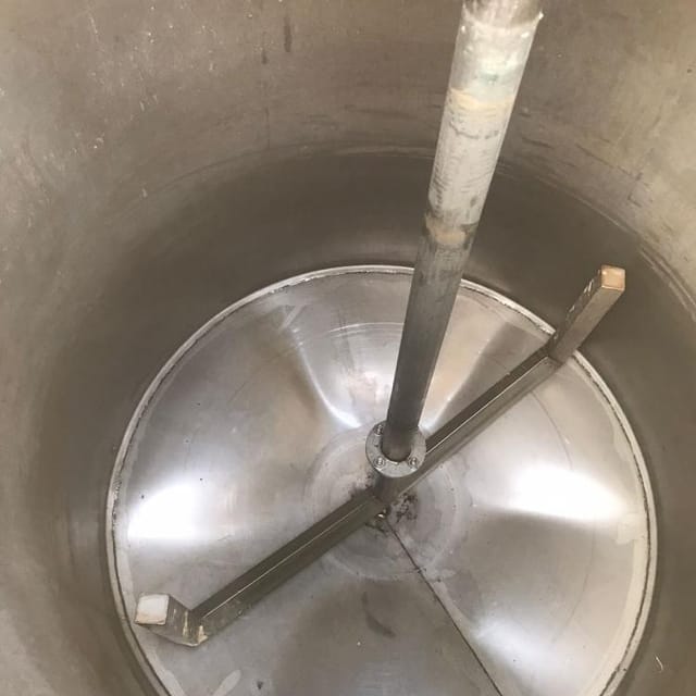 Ёмкость 1 куб.м с рубашкой инв.10865