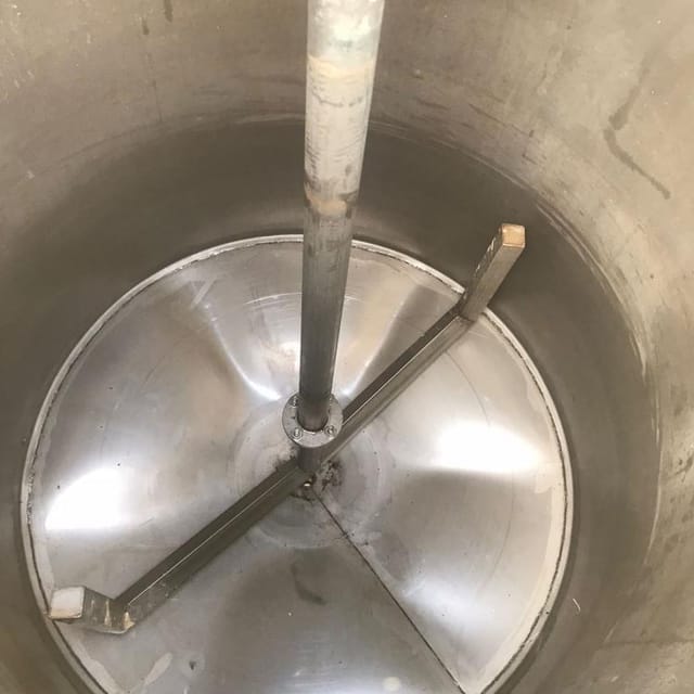 Ёмкость 1 куб.м с рубашкой инв.10865