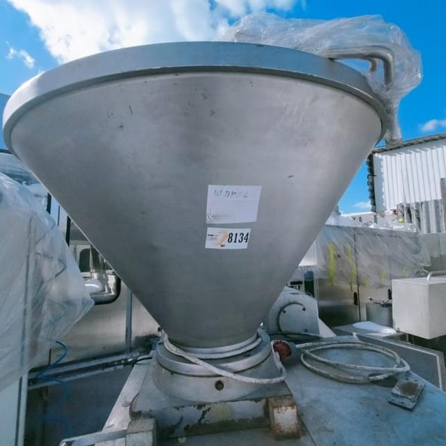 Шприц Handtmann VF300 с подъемником инв.8134