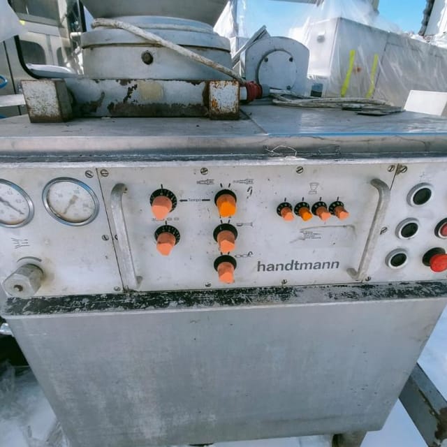 Шприц Handtmann VF300 с подъемником инв.8134