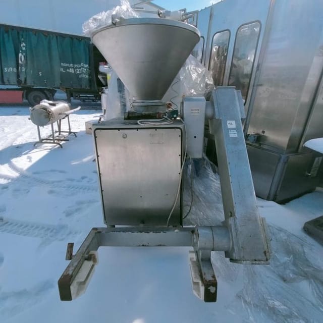 Шприц Handtmann VF300 с подъемником инв.8134