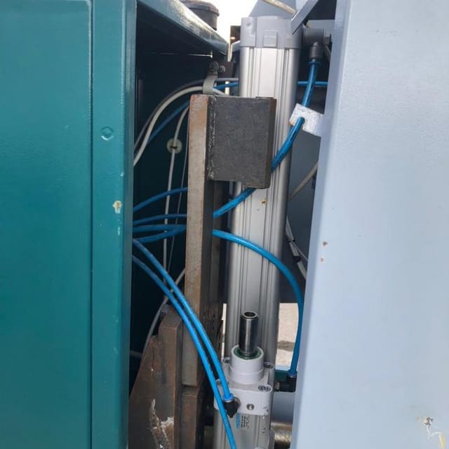 Линия розлива газ.воды в ПЭТ 700 бут/час инв.9936