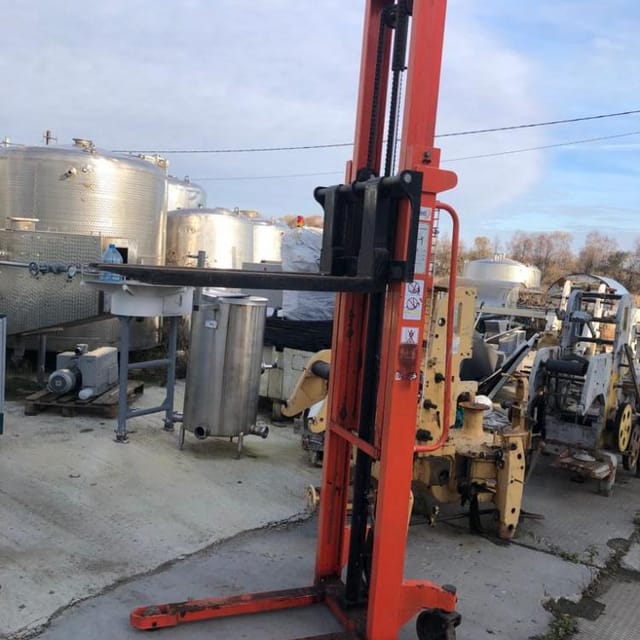 Штабелер capacity 1000 kgs инв.9945