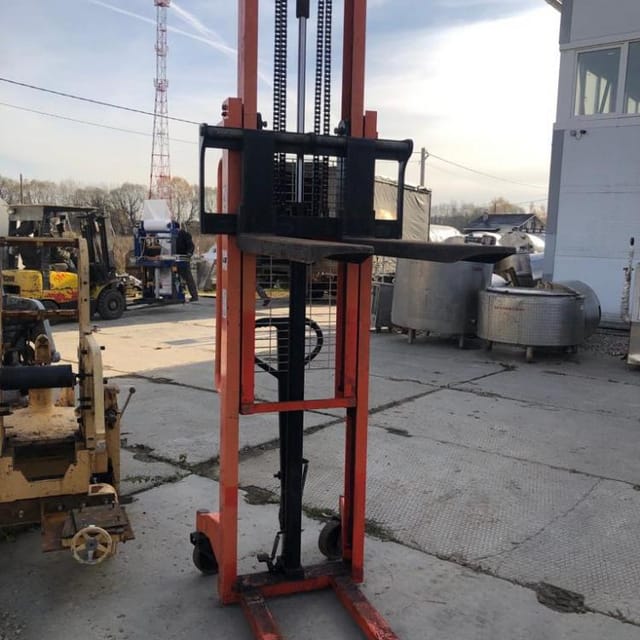 Штабелер capacity 1000 kgs инв.9945