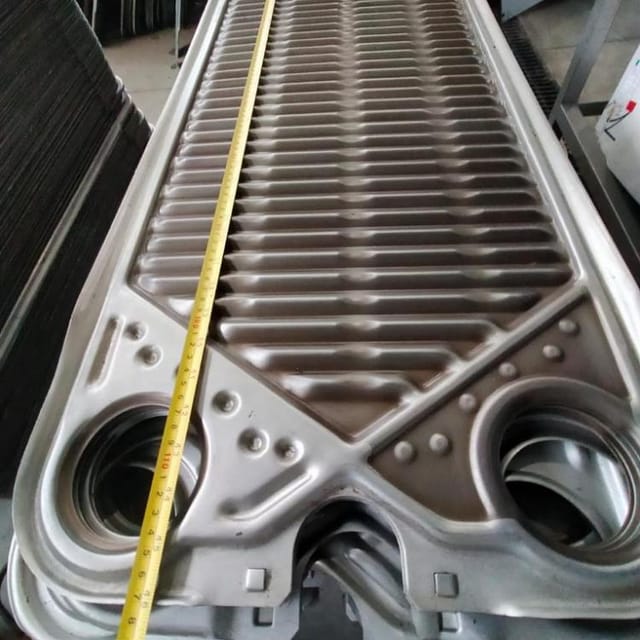 Пластины на теплообменник пластинчатый, клеевые.