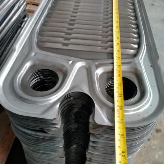 Пластины на теплообменник Alfa Laval, клеевые.