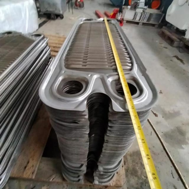 Пластины на теплообменник Alfa Laval, клеевые.