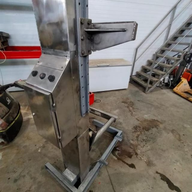 Подъёмник винтовой для тележки 200л инв.10970