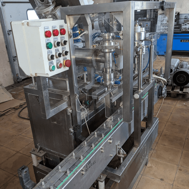 Моноблок розливо-укупорочный по розливу в ПЭТ  0,5-1,0 л, пр-во Сербия е.2045