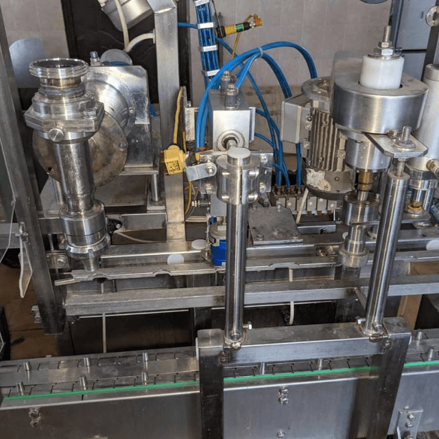 Моноблок розливо-укупорочный по розливу в ПЭТ  0,5-1,0 л, пр-во Сербия е.2045