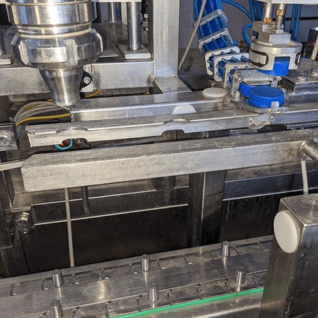 Моноблок розливо-укупорочный по розливу в ПЭТ  0,5-1,0 л, пр-во Сербия е.2045