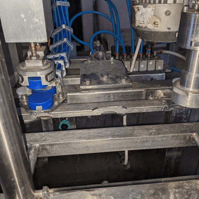 Моноблок розливо-укупорочный по розливу в ПЭТ  0,5-1,0 л, пр-во Сербия е.2045