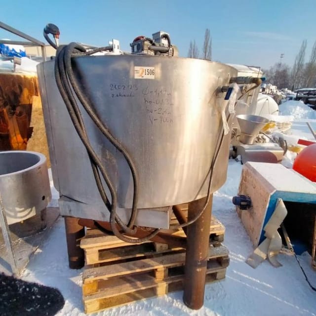 Емкость 700л с рубашкой и мешалкой инв.1506