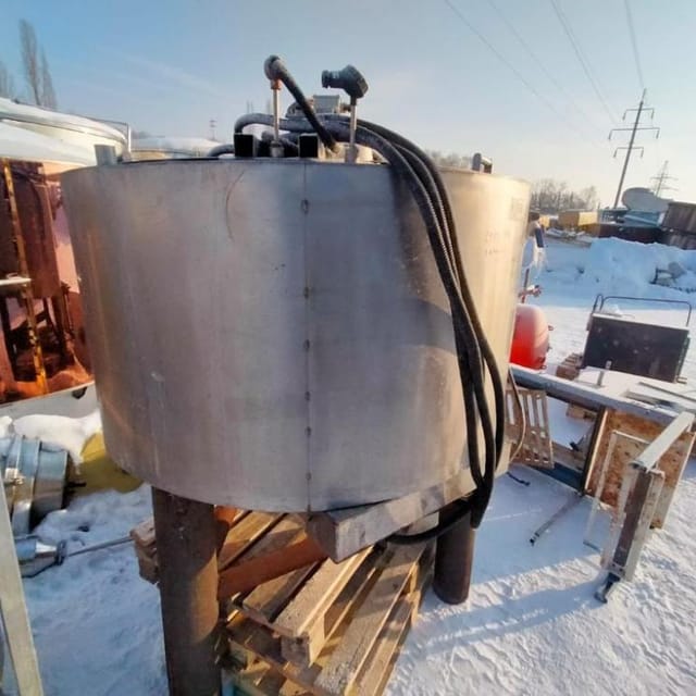 Емкость 700л с рубашкой и мешалкой инв.1506