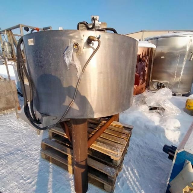 Емкость 700л с рубашкой и мешалкой инв.1506