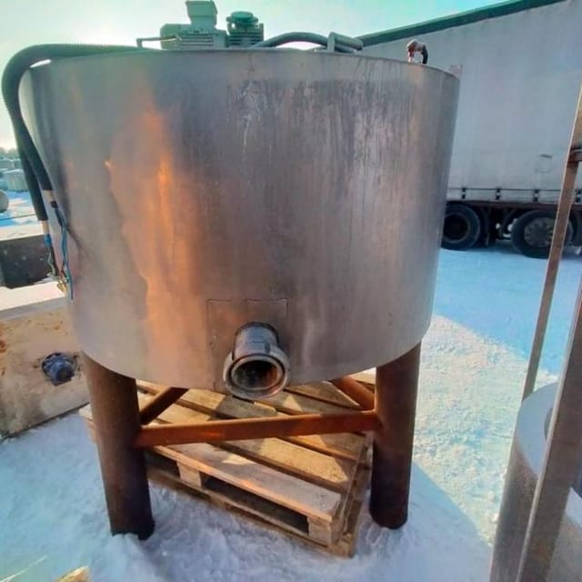 Емкость 700л с рубашкой и мешалкой инв.1506