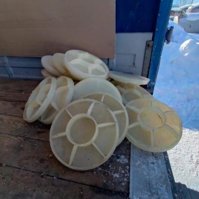 Формы сырные круглые нержавейка с пластиковой крышкой.