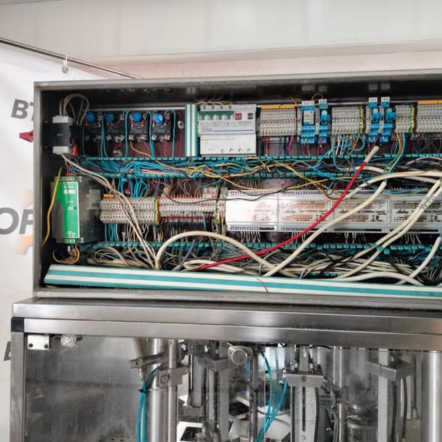 Фасовочный автомат Пюр пак с пробкой УФАС-1200П инв.777