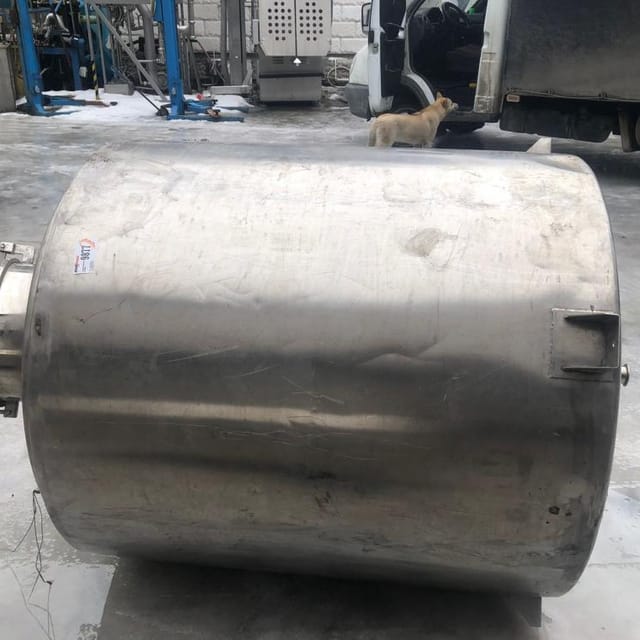 Емкость термос 1000л вертикальная инв.9877