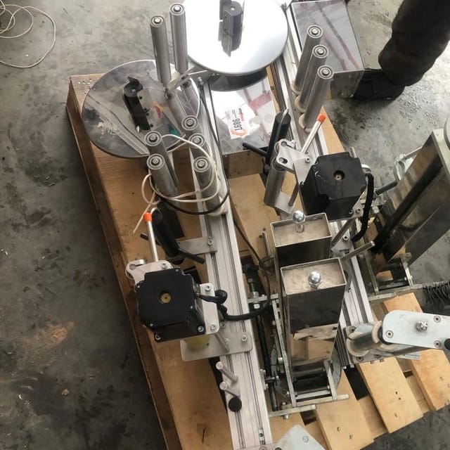 Этикетировочная машина  инв.8573