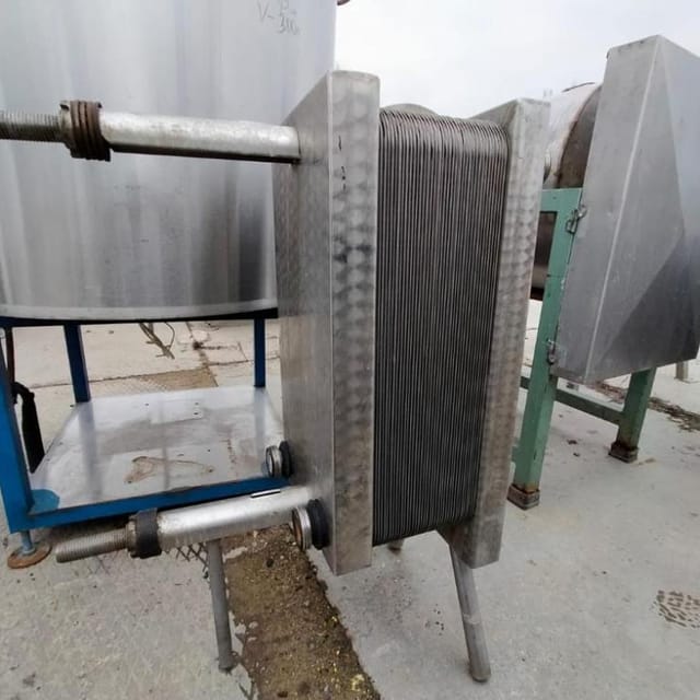 Охладитель пластинчатый ООЛ-3 односекционный клеевой  инв.10942